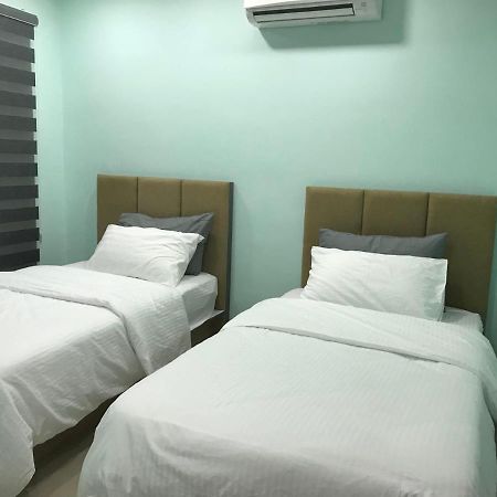Homestay Stardow~星窗名宿~ Johor Bahru Eksteriør billede