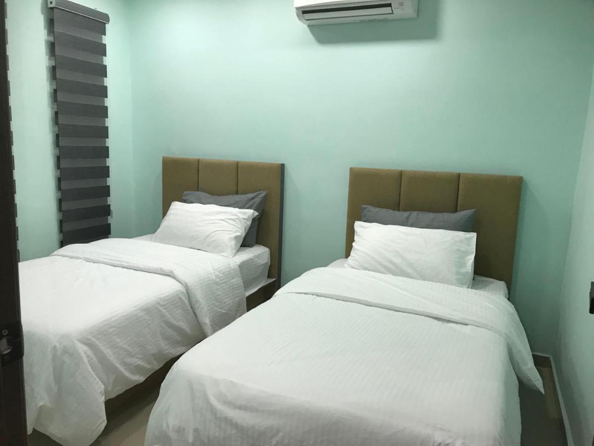 Homestay Stardow~星窗名宿~ Johor Bahru Eksteriør billede
