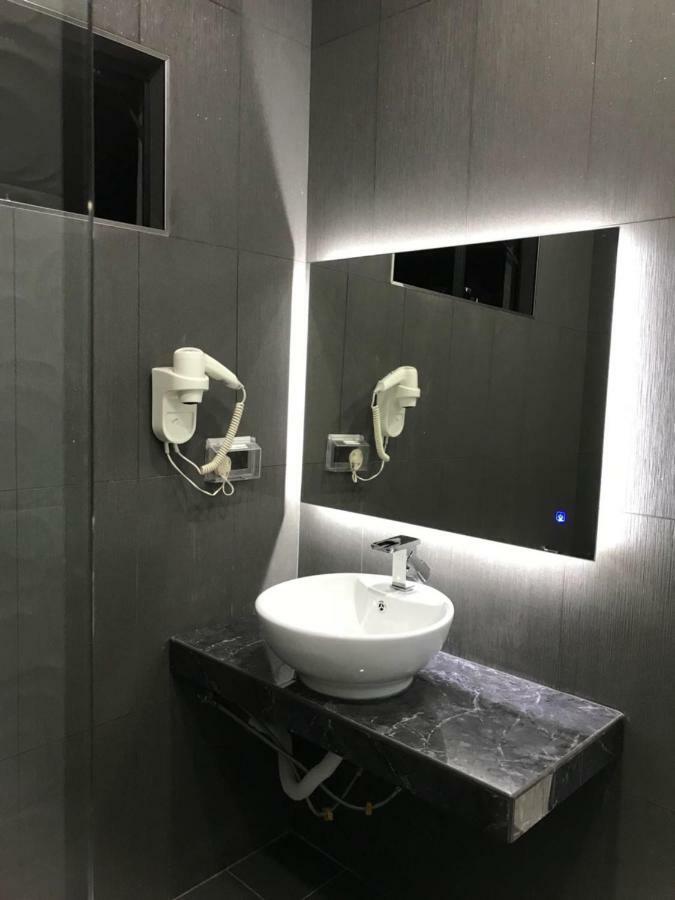Homestay Stardow~星窗名宿~ Johor Bahru Eksteriør billede