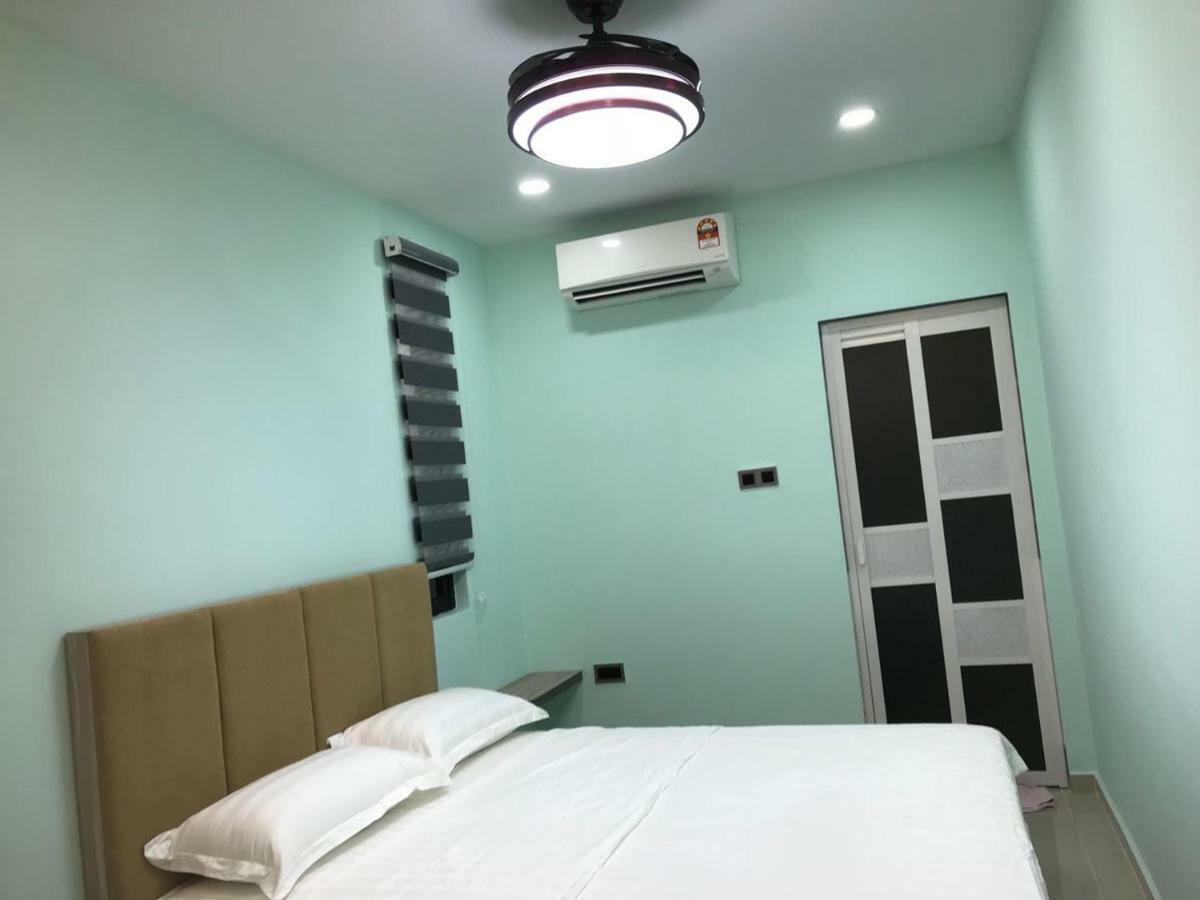 Homestay Stardow~星窗名宿~ Johor Bahru Eksteriør billede